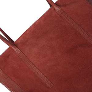 กระเป๋าโท้ทหนังกลับคุณภาพเยี่ยมพร้อมการจับคู่หนังแท้ลายจระเข้ขัดเงาผู้ผลิตชั้นนำของอินเดีย - Product Image 4