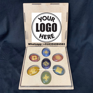 Ensemble de 7 pierres de cristal des chakras en gros, boîte cadeau en bois ovale personnalisable, gravée à la main, Feng Shui, présentation haut de gamme, mascotte - Product Image 1
