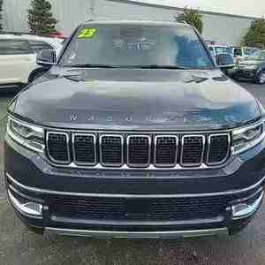 Wagoneer Serie III 2023 Usado, SUV 4x4, Asientos de Cuero con Interior Claro, Motor Turbo, Caja de Cambios Automática, Tracción en las Cuatro Ruedas - Product Image 1