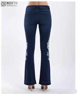 Nouveau design de pantalon évasé en denim pour femmes Oem sur mesure pantalon évasé en denim droit décontracté pour femmes avec logo personnalisé - Product Image 3