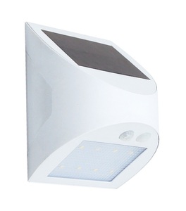 Lampada da parete solare Kolam bianca 3W 6000K 300Lm con sensore crepuscolare e di movimento (GSC 200210031) - Product Image 1