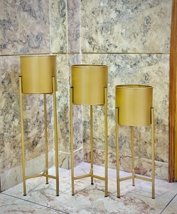 Ensemble de 3 jardinières dorées mates pour la décoration moderne de la maison, style d'angle de salon et exposition de plantes d'intérieur, en provenance d'Inde - Product Image 6