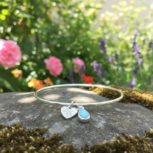 Bracelet jonc martelé en argent avec breloque en pierre d'aigue-marine, bijoux minimalistes et élégants - Product Image 2