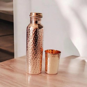 Bouteille d'eau en cuivre réutilisable écologique pour le bureau, la maison, le yoga, la salle de sport et les voyages en plein air avec un design martelé élégant - Product Image 3