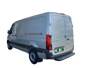 Furgoneta de Carga Eléctrica Mediana 2025 Usada, Carrocería Larga L2, 204HP, Tracción Trasera, Transmisión Automática, Interior Oscuro, Tapicería de Tela, R18, Volante a la Izquierda - Product Image 2