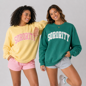Sudadera con cuello redondo y apliques de la hermandad Sorority Puff - Ropa universitaria verde de invierno para mujer con diseño frontal - Product Image 1