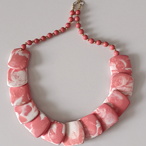 Collier en résine artisanal de haute qualité pour femmes, magnifique collier de mode, perles, chaîne, matériau en bois poli, cadeau directement d'Inde - Product Image 1