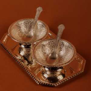 Cesta de Regalo de Lujo Alemana, Juego de 2 Tazones y Bandeja, Vajilla Plateada para Fiestas, Caja de Madera Incluida - Product Image 4