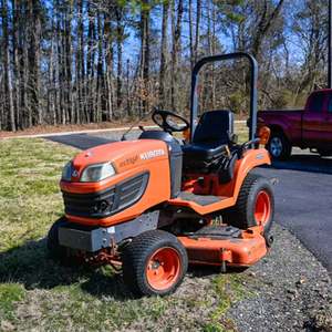 พบกับ BX2360 2012 Kubota ที่เชื่อถือได้ซึ่งมีระบบส่งกำลังน้ำที่ราบรื่นเพลาหน้า MFWD เพื่อการยึดเกาะที่เหนือกว่า