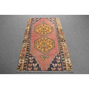 Alfombra Vintage de 3.2x5.7 pies, Alfombra Turca con Acentos Florales en Rojo y Azul - Product Image 1