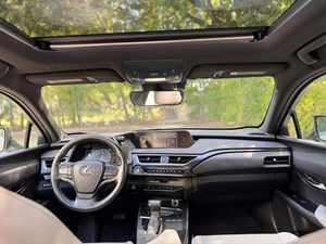 Lexus UX 200 Sport Utility 4D 2019 Usado en Buen Estado - Product Image 3