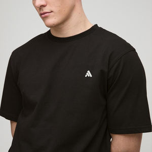 T-shirt personnalisé pour homme en coton biologique respirant de haute qualité, à manches courtes, avec logo imprimé sur le col - Product Image 3