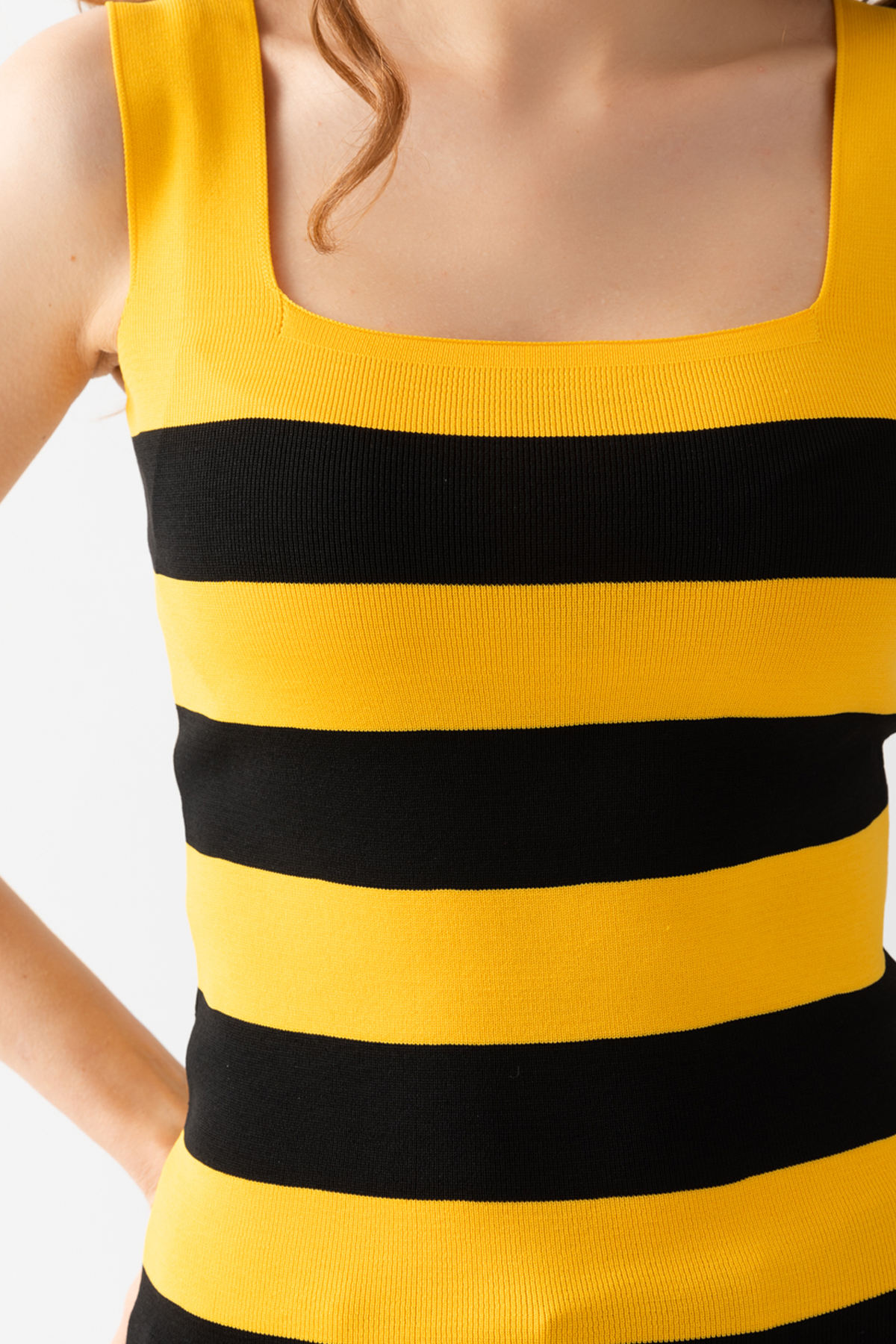 สีเหลือง