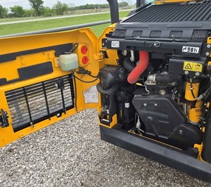 Chargeur compact antidérapant, état neuf avec transmission 4x4, capacité de charge de 9-10 tonnes, avec benne. - Product Image 2