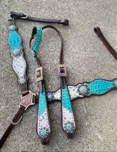 Ensemble de clous de cheval de haute qualité rose vif une oreille Headstall ensemble de collier de poitrine Tack au meilleur prix - Product Image 2