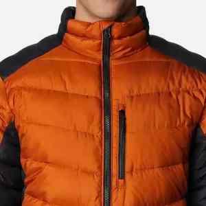 Chaqueta acolchada de invierno ligera y personalizada para hombre, forro interior suave, tela exterior transpirable y paneles aislados - Product Image 4