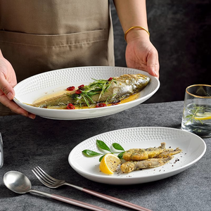 Plato de pescado de porcelana blanca duradera con textura en relieve de golf para mariscos, sushi y uso en restaurantes - Product Image 5