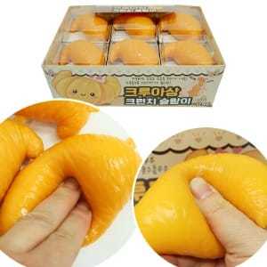 Jouet sensoriel anti-stress souple et extensible en forme de croissant orange - Product Image 1