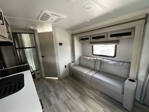 Caravane d'occasion 2023 F-o-r-e-s-t R-i-v-e-r F-l-a-g-s-t-a-f-f M-i-c-r-o -L-i-t-e 21FBRS à vendre - Product Image 5