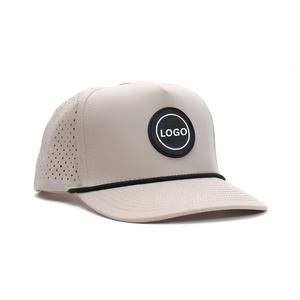 Gorra de Golf Transpirable e Impermeable de 5 Paneles con Cierre a Presión, Logotipo Personalizado en PVC y Orificios Cortados con Láser - Product Image 1