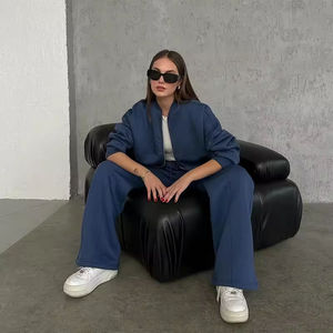 Conjunto Deportivo de Sudadera con Capucha y Pantalones de Felpa de Algodón Grueso con Logotipo Personalizado Bordado para Mujer, Estilo Holgado de 2 Piezas, Ropa Urbana - Product Image 2