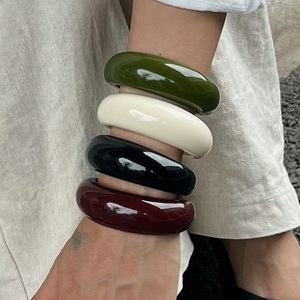 Pulseras de Resina Hechas a Mano, Impermeables, para Mujer, Acabado Pulido de Primera Calidad, Colores Personalizados, Accesorio de Moda Étnica, Hecho por Apex Align - Product Image 2