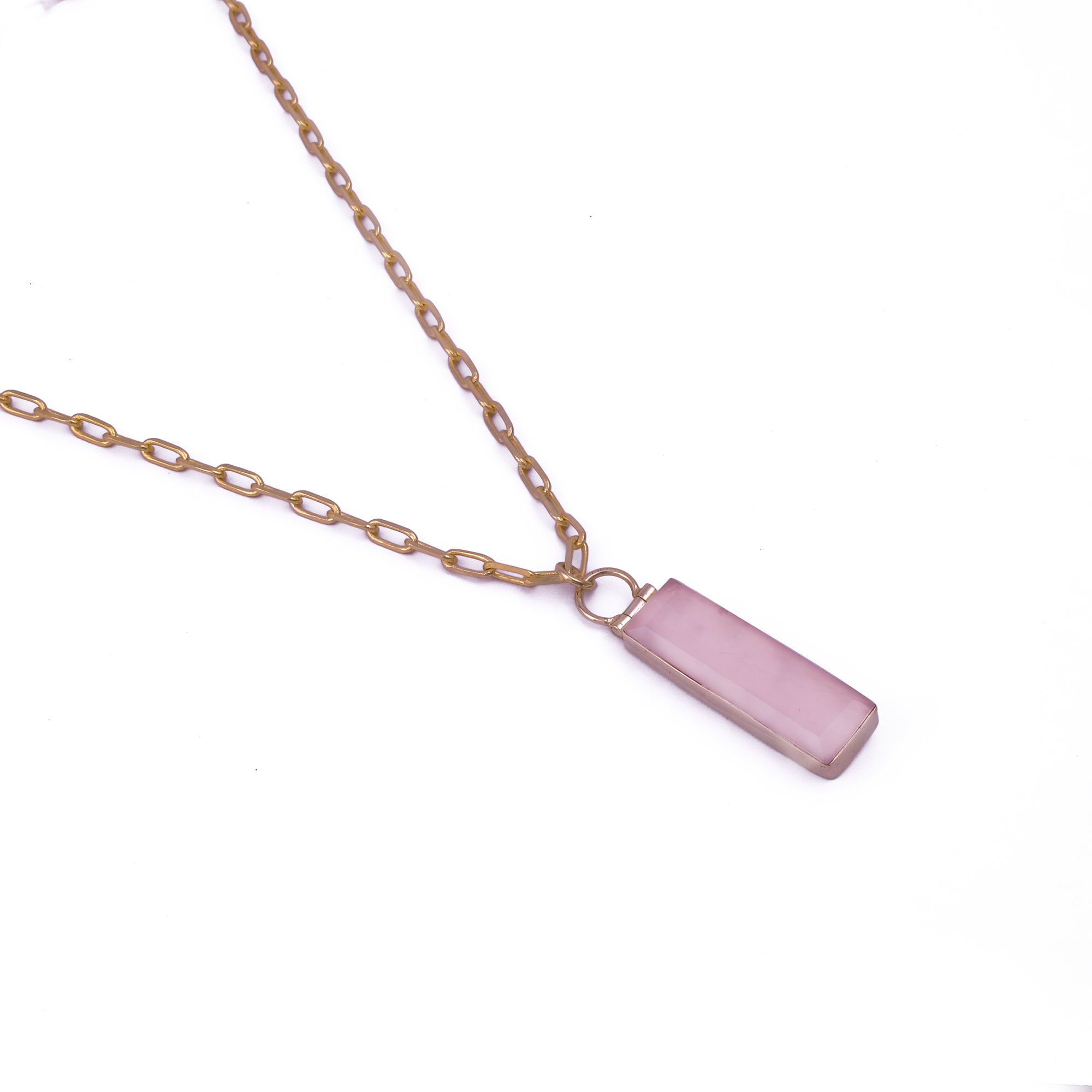 พลอยคาลซิโดนีสีชมพู