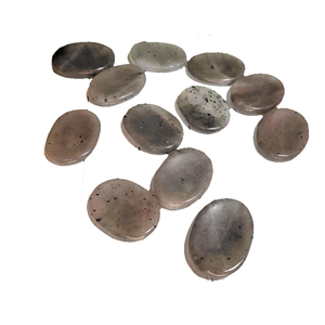 หินอัญมณีรูปหัวแม่มือคริสตัลธรรมชาติสำหรับการรักษาหินกึ่งมีค่าหินมีค่าแนวแอเวนจูรีนสีเทาขัดเงาของฮวงจุ้ย - Product Image 1