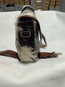 Sac à bandoulière en cuir de vachette premium fait main avec poils, sac messager vintage western, sac à main de voyage avec sangle réglable - Product Image 4