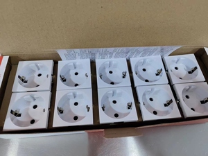 Multi-Support Single Socket <span class=keywords><strong>Mosaic</strong></span> LEG 77210 - German Std - 2P + E sans volets blancs - Product Image 3