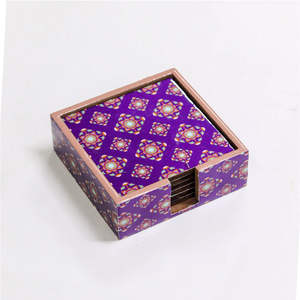 ชุดที่รองแก้วและแผ่นไม้เคลือบเงา6ดาวสีม่วง - Product Image 1