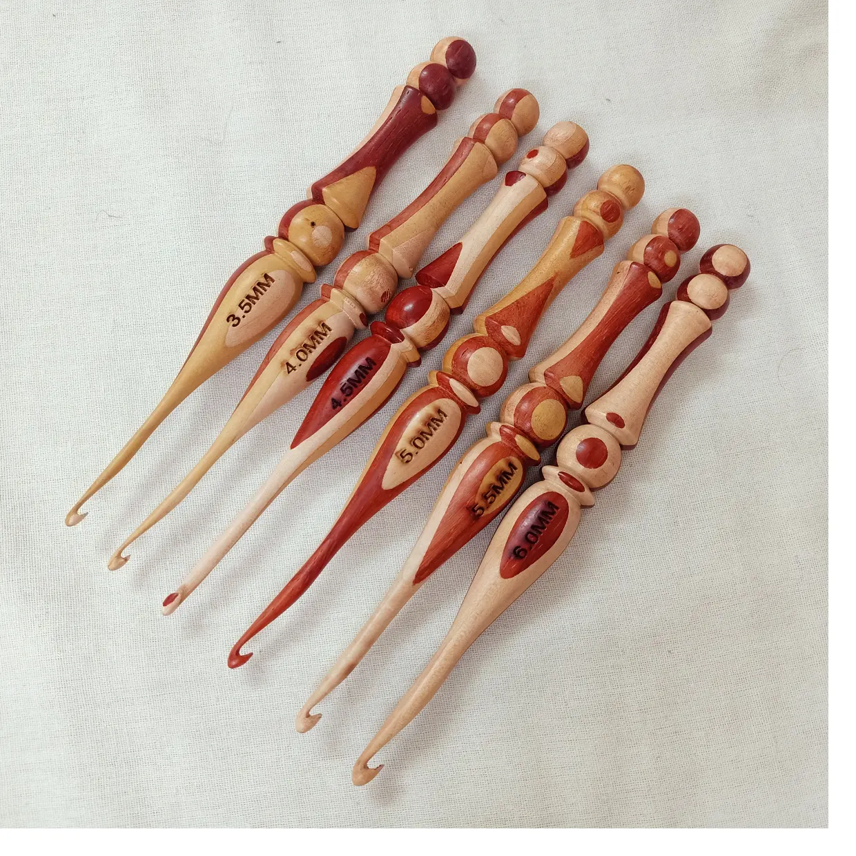 Ganchos de ganchillo de madera multicolor hechos a medida, de tamaño de 3,5mm a 6mm, hechos de madera en capas, ideal para reventa con aguja artesanal