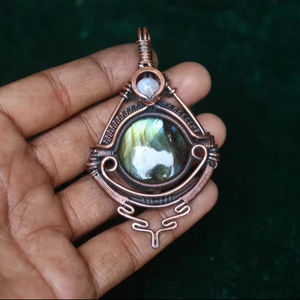 Pendentif en cuivre fait à la main avec de la Labradorite Multi Fire et de la pierre de lune One Eye Design Unique Jewelry Gift for Her Elegant - Product Image 1