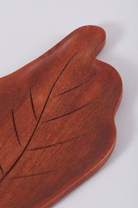 Plato de madera en forma de hoja personalizado al por mayor a precio asequible de la India para restaurante, hotel, boda - Product Image 4