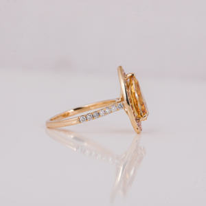 Anillo de compromiso chapado en oro de 14KT, piedra de acento glamuroso, corte de pera amarilla, Diamante cultivado en laboratorio, ajuste de Halo de diamante Rosa clásico IGI - Product Image 6