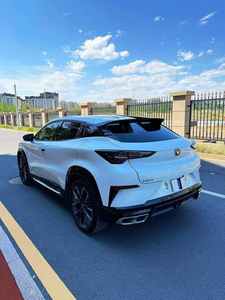 Neumáticos para SUV Diésel UNI-T Edición Premium 2021-2024, Volante a la Izquierda, Asientos de Cuero, Techo Panorámico, Automático, 4.1-6L, Tracción Trasera 360 - Product Image 5