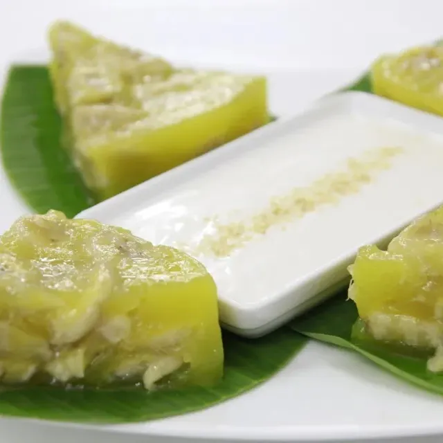 Kue pisang beku Vietnam kualitas tinggi kue uap beku pisang segar dengan susu kelapa cocok untuk microwave