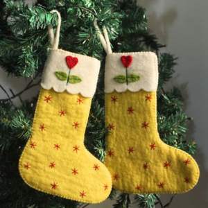 ถุงน่องผ้าสักหลาดสีเหลืองทอง ถุงน่องผ้าสักหลาดสีเหลืองเลมอน ถุงน่องผ้าสักหลาดสีเหลืองบัตเตอร์คัพ คริสต์มาสสมัยใหม่ที่เป็นมิตรกับสิ่งแวดล้อม - Product Image 3