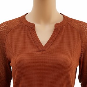 Camiseta de Manga Larga con Cuello en V para Mujer, Estilo Informal, Color Sólido, con Encaje de Gofre, Otoño Invierno 2025 - Product Image 4