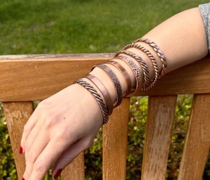 Bracelet en cuivre fait main pour l'exportation, offrant une offre fiable et un design traditionnel. - Product Image 3
