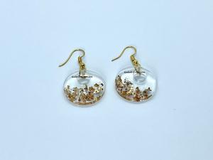 Pendientes redondos transparentes de resina con copos de oro, joyería epoxi ligera hecha a mano para mujer, moda y uso diario - Product Image 5