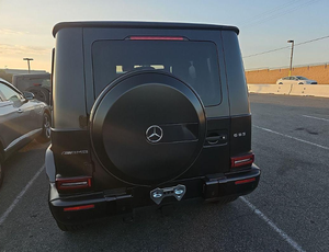 พร้อมส่งมอบรถยนต์ Mercedes-AMG G 63 สีดำด้านจากโรงงาน เครื่องยนต์ V8 Biturbo ขนาด 4.0 ลิตร เกียร์ธรรมดา ขับเคลื่อน 4 ล้อ สำหรับการขับขี่ออฟโรดและออนโรด รถ SUV ระดับหรูหรา ให้สมรรถนะสูง - Product Image 5