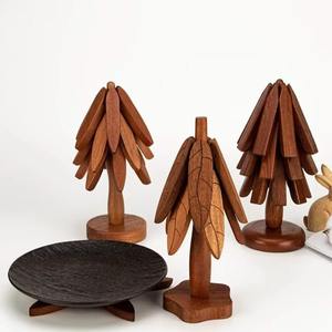 Dessous de plat chaud en forme d'arbre en bois massif avec 4 plats pliables naturels avec 1 support - Product Image 4
