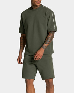 T-shirt et short surdimensionnés en kaki personnalisés pour hommes, avec passepoil, en coton respirant, tendance, pour la salle de sport et le streetwear - Product Image 1
