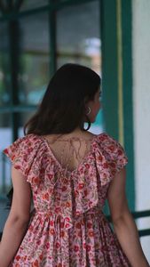 เดรสสั้นพิมพ์ลายดอกไม้ใส่พอดีตัวและเดรสบานพิมพ์ลายดอกไม้ - Product Image 2