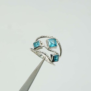Anillo de múltiples piedras preciosas de plata esterlina sólida 925 con ajuste de bisel Topacio Azul y diamante de corte princesa para piedra DE NACIMIENTO DE DICIEMBRE - Product Image 4