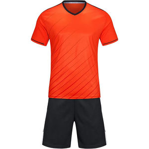 Maillot de football personnalisé pour hommes en polyester avec logo brodé et nom d'équipe – Tenue de football pour garçons - Product Image 4