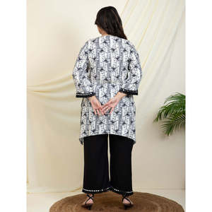 DEEBACO Ensemble coordonné d'été pour femme, grande taille, imprimé floral noir, col en V, tunique en rayonne ornée de dentelle et de perles, pantalon longueur cheville - Product Image 4
