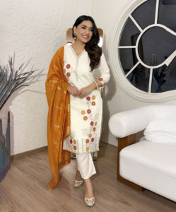 Exclusivo personalizado al por mayor Salwar Kameez vestido traje para mujeres Bollywood étnico Kurta Kurti al mejor precio para adultos - Product Image 1