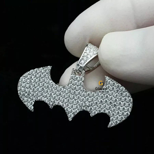 Incroyable pendentif chauve-souris Hip Hop entièrement glacé en diamants ronds de clarté VV de laboratoire cultivés en or blanc 10k pour unisexe - Product Image 1